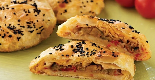 Kıymalı patlıcanlı cevizli börek tarifi, nasıl yapılır?