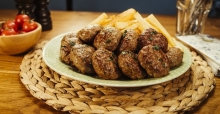 Herkesin Sevdiği: Köfte Patates Tarifi